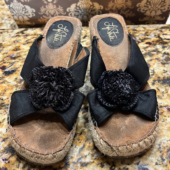 Life stride shoes. Size 8.5 - Picture 1 of 3